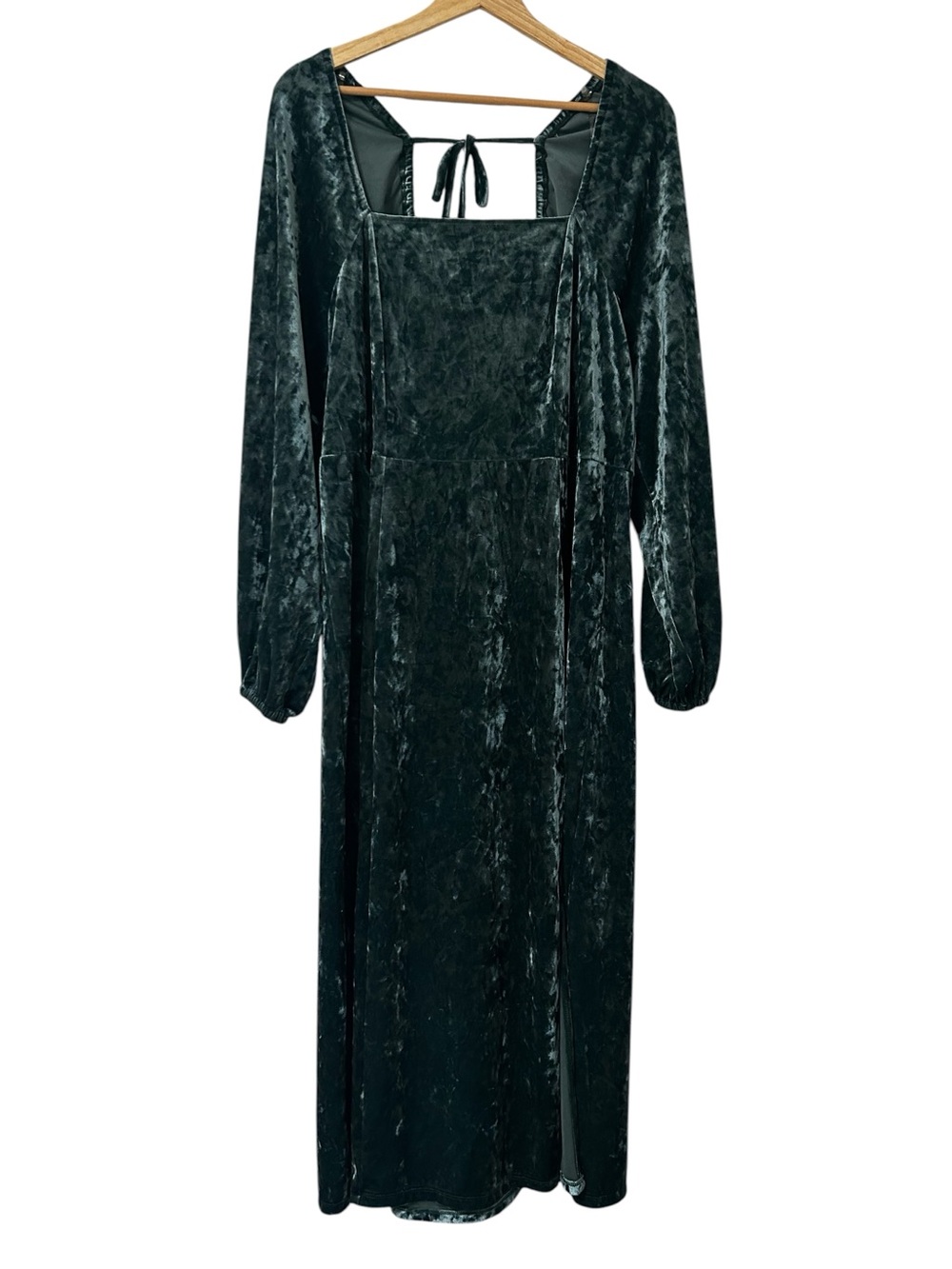 Ava & Viv Hunter Green Velvet Maxi Dress Plus size 14W New With Tags 

Tie Back.